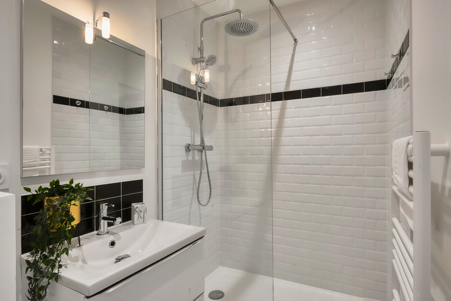 Full Bathroom Installation: Transforming Your Home